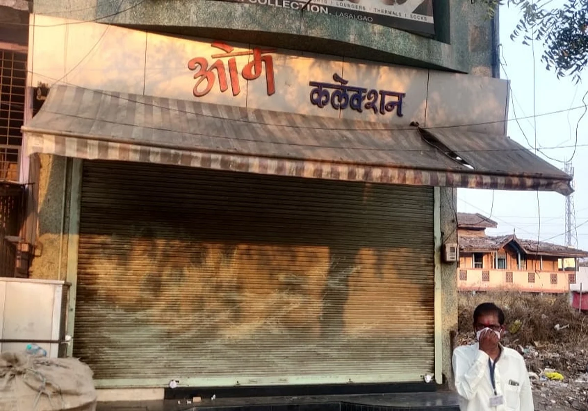 लासलगावला दोन दुकाने सील