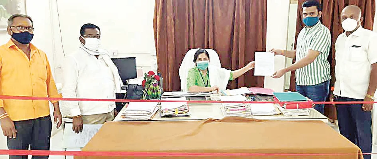 करोना चाचणी शहरात ठेवण्याची मागणी