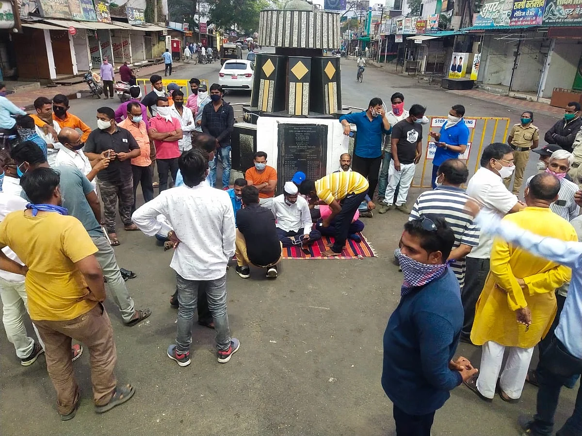 गुन्हा दाखल करावा म्हणून प्रकाश चित्ते यांचे उपोषण