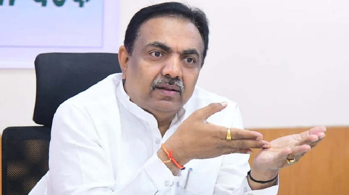 राजकीय नेत्याच्या बदनामीसाठी धाडी