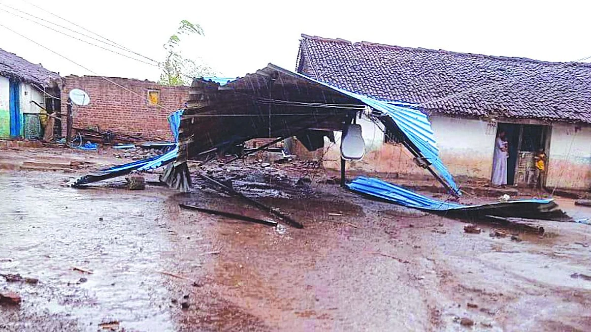 उमर्दा परिसरात वादळी वार्यासह पाऊस