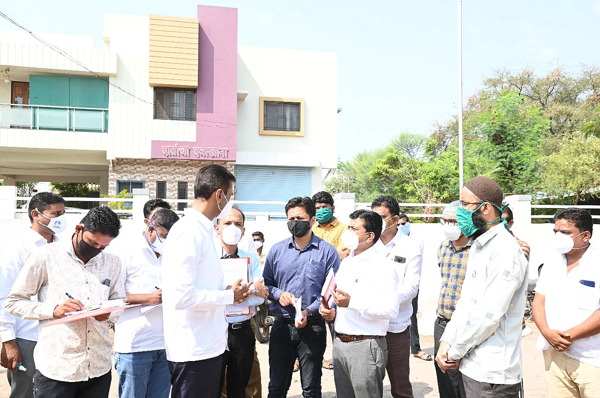 ना. गडाख यांनी कोविड केंद्रांना भेट देऊन रुग्ण सुविधांचा घेतला आढावा