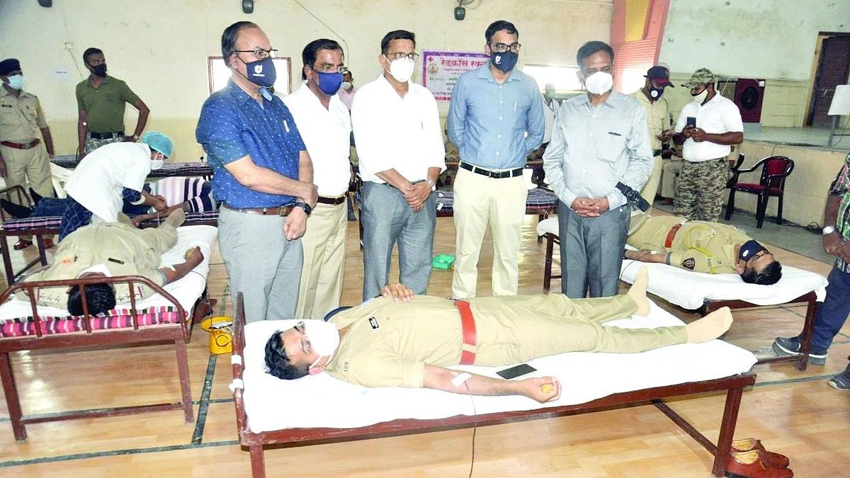 जिल्हा पोलीस अधीक्षकांसह 121 कर्मचार्यांचे रक्तदान