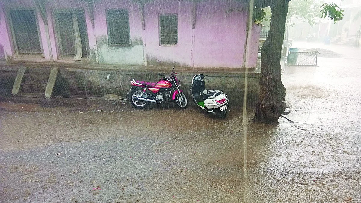 बोराडी परिसरात वादळी वार्यासह गारपीट