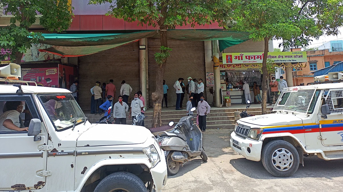 रावेरात सुपर स्प्रेडर ठरत असलेल्या शॉपिंग मॉलवर पालिका पथकाची मोठी कारवाई