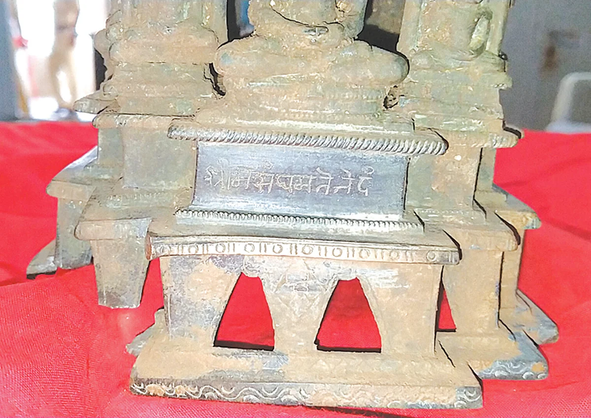 रामी शिवारात जैन मंदिरात दर्शनासाठी गर्दी