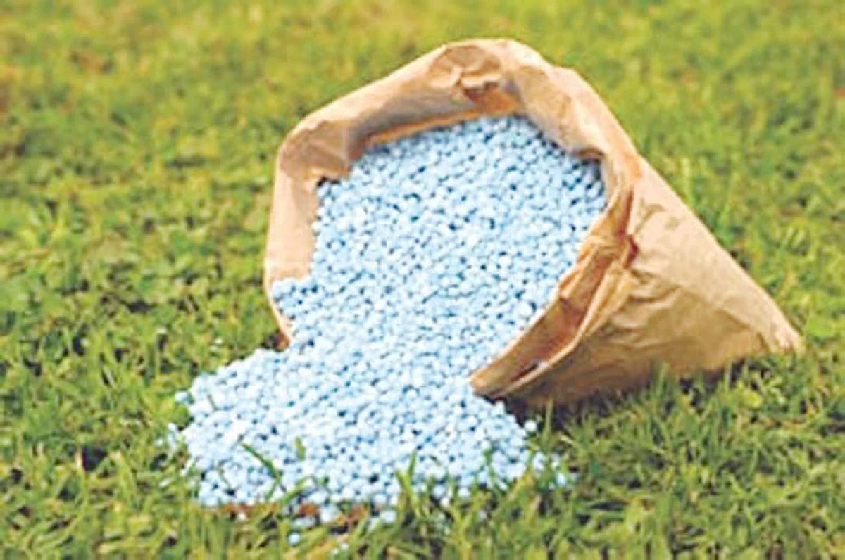 खतांचा साठा उपलब्ध करावा