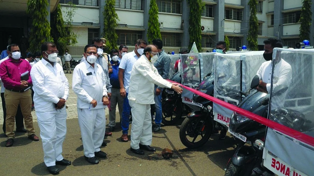 दहा बाईक ऍम्ब्युलन्सचे पालकमंत्र्यांच्या हस्ते लोकार्पण