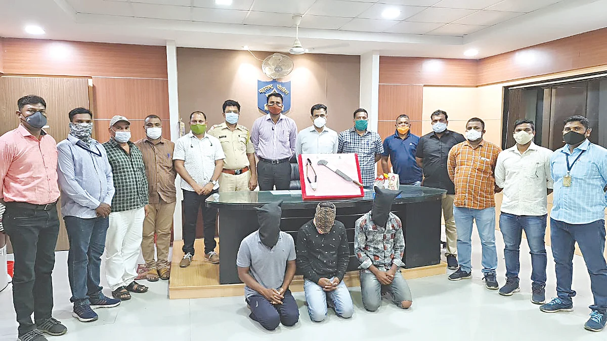 शेंडीबायपास शिवारात वाहन चालकांना लुटणारे तिघे अटकेत