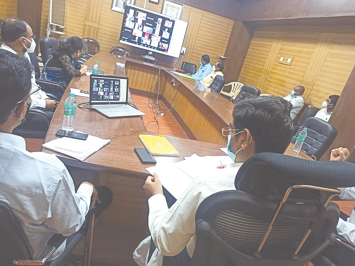 डेअरी, किराणा दुकाने, बँका, सोसायट्या, भाजीपाला बाजार करोना संक्रमणाची ठिकाणं