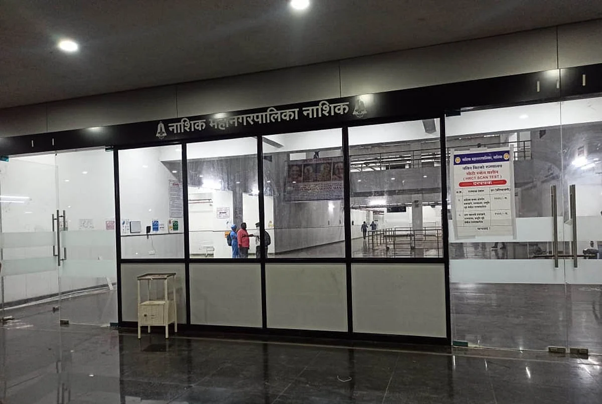 बिटको रूग्णालयाच्या प्रवेशद्वारावर बसवली नवीन काच