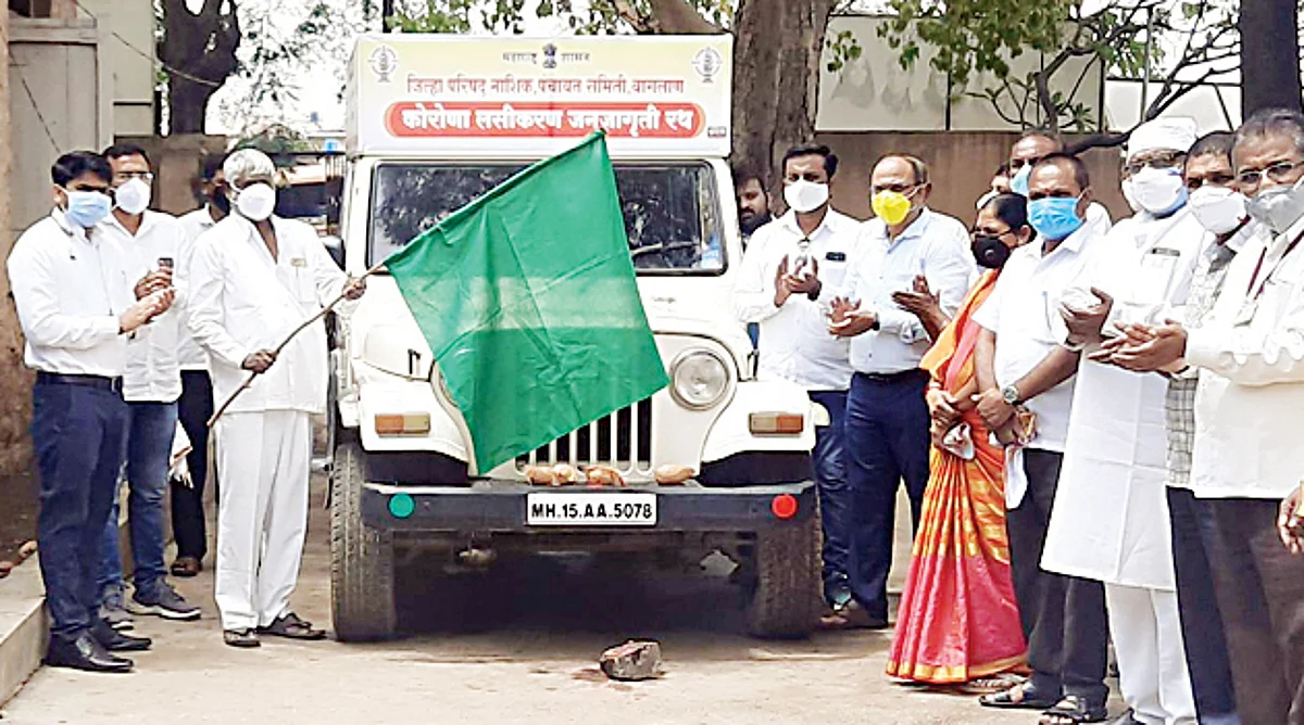 बागलाणच्या पश्चिम आदिवासी भागात लसीकरणासाठी जनजागृती