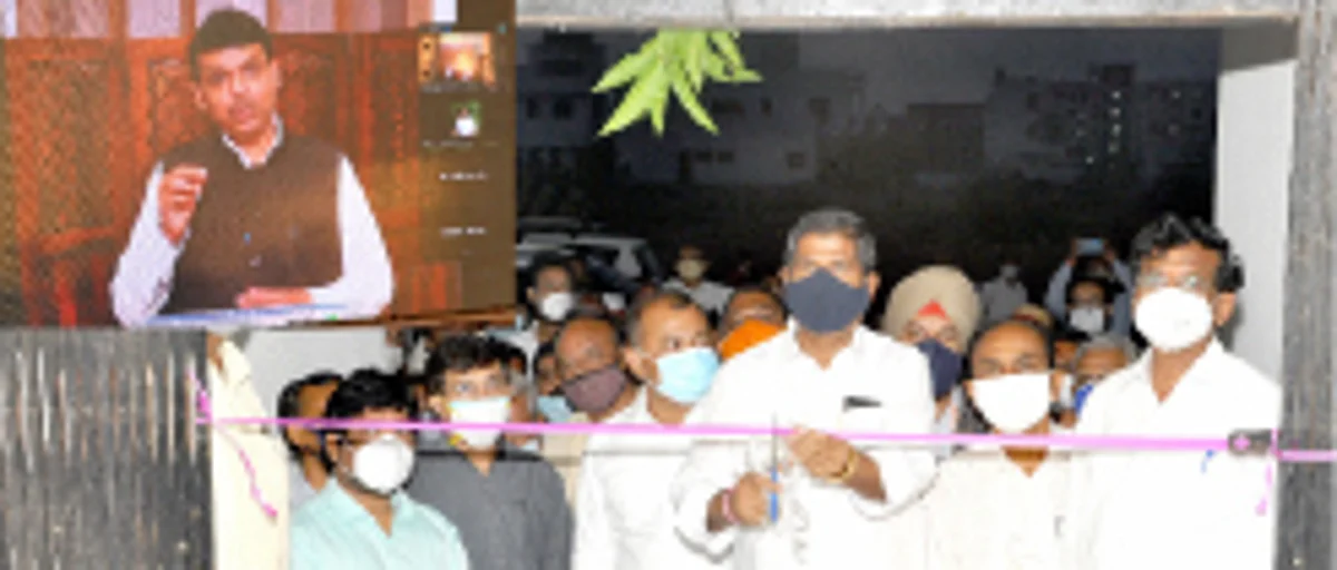 करोना संसर्ग लवकरात लवकर कसा नाहीसा
होईल यासाठी प्रयत्न गरजेचे - फडणवीस