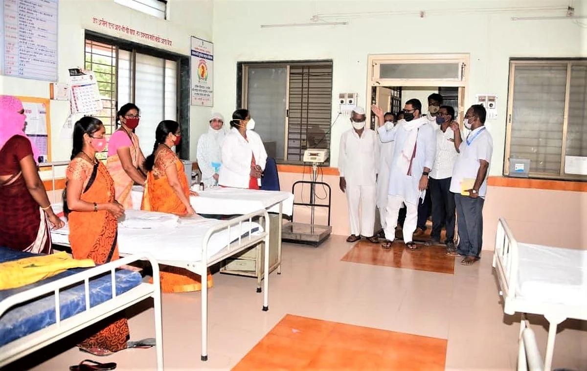 पुणतांबा ग्रामीण आरोग्य केंद्राला 5 ऑक्सिजन कॉन्सट्रेटर मशिन देणार : आ. काळे