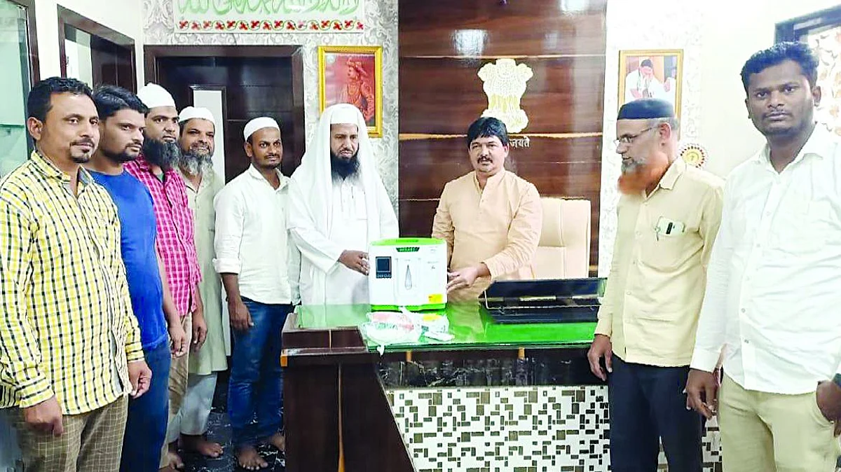 मदनी हॉस्पिटलला ऑक्सिजन कॉन्सेंट्रेटर्स मशीन