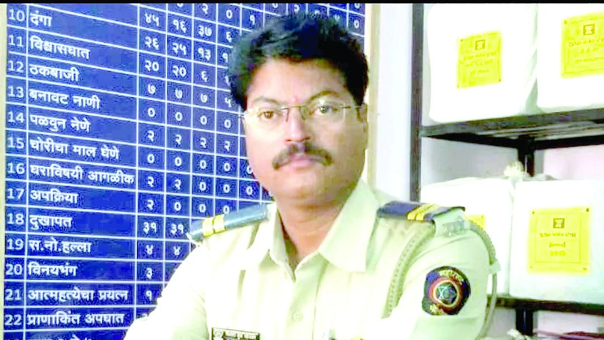 व्हाईस रेकॉर्डर घेऊन पसार झालेला पोलीस नाईक अटकेत