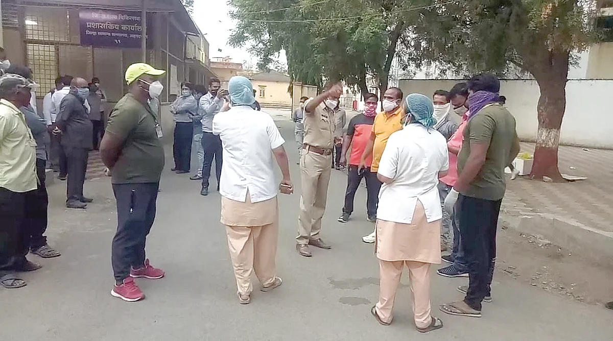 ‘सिव्हील’च्या गेटवर भाईगिरी