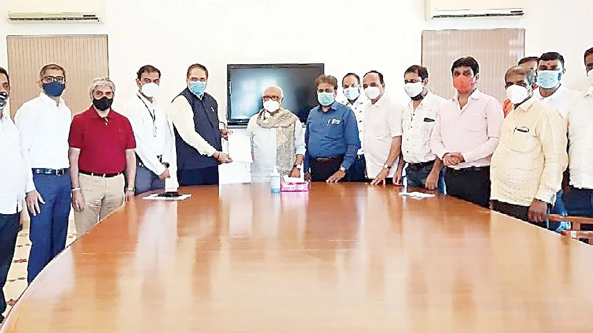 व्यापार सुरू करण्याबाबत सकारात्मक निर्णय घेऊ - पालकमंत्री भुजबळ