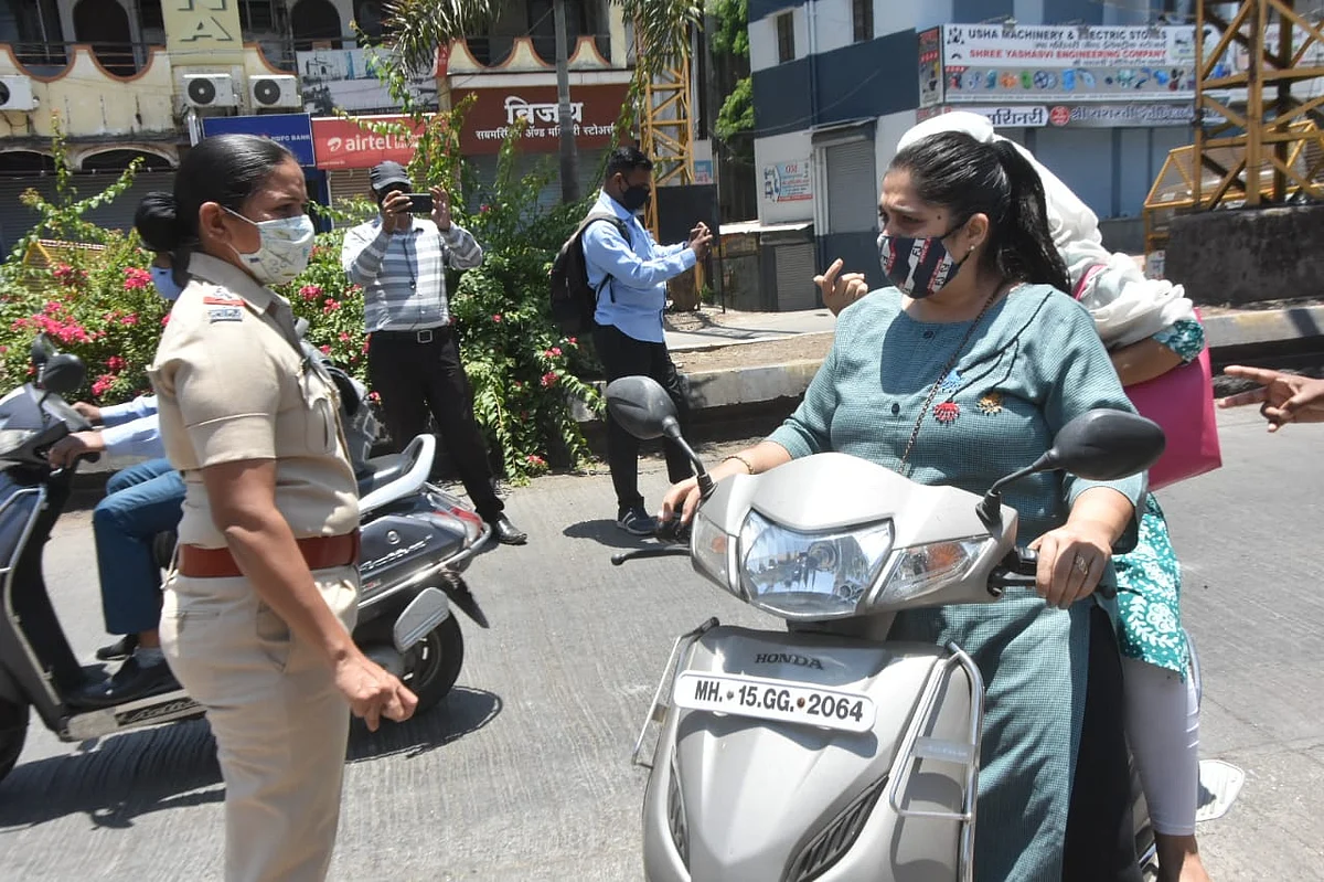 Video : वाहनांची होतेय ठिकठिकाणी तपासणी; विनाकारण फिरणाऱ्यांना दंडुक्याचा प्रसाद