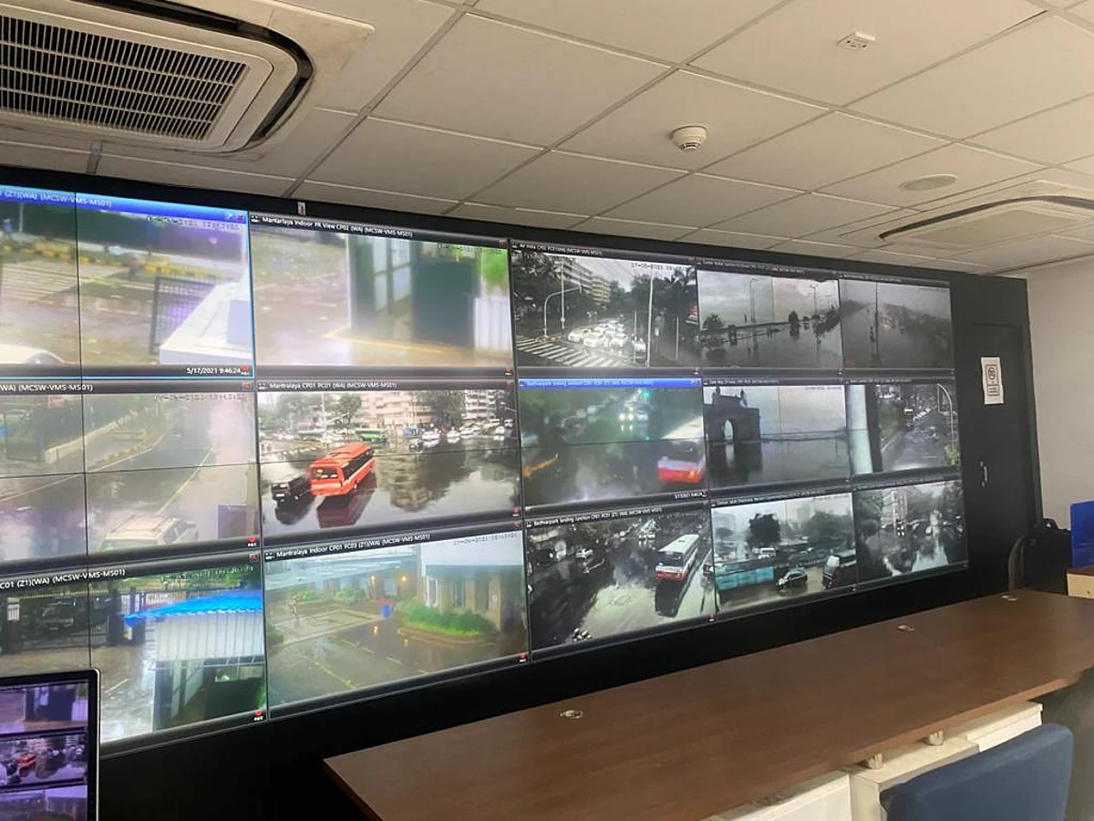 Tauktae Cyclone चक्रीवादळाचा मुंबईला जबरदस्त तडाखा