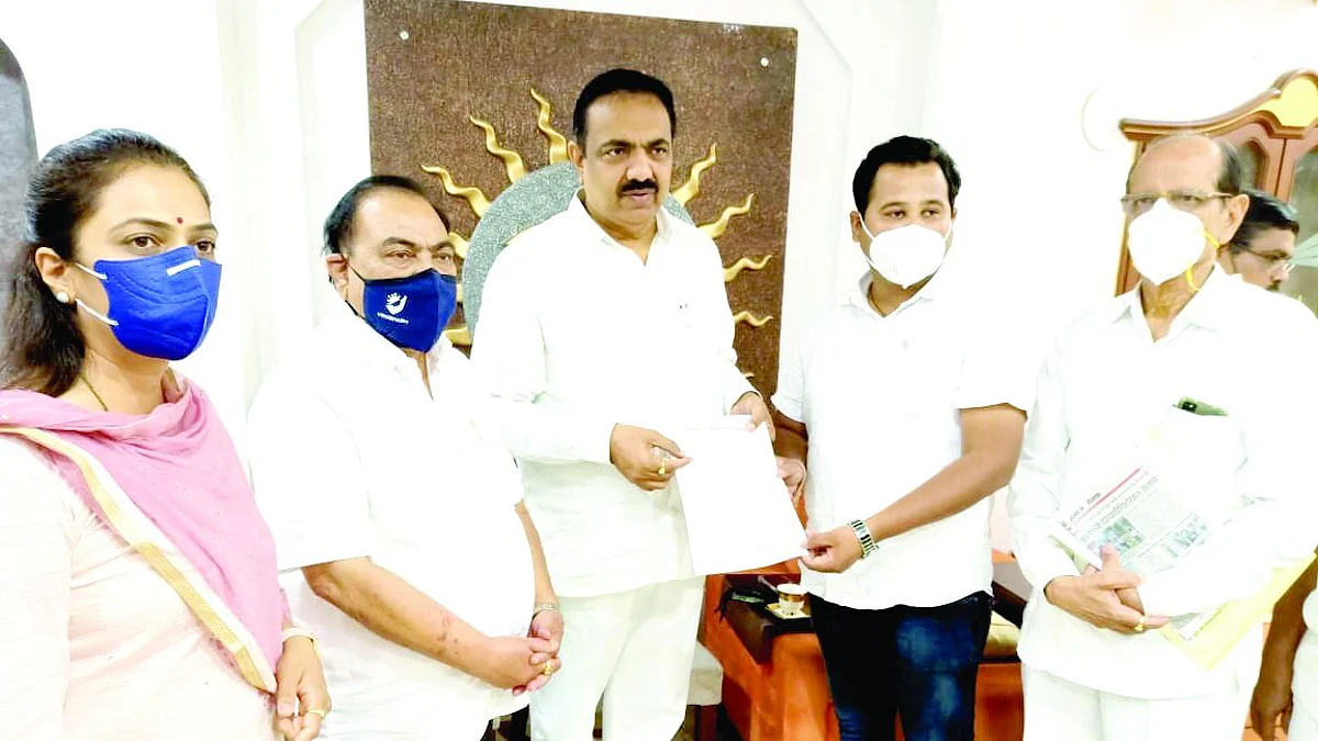 बीएएमएस कंत्राटी अधिकारी शिष्टमंडळाची जलसंपदा मंत्र्यांशी भेट