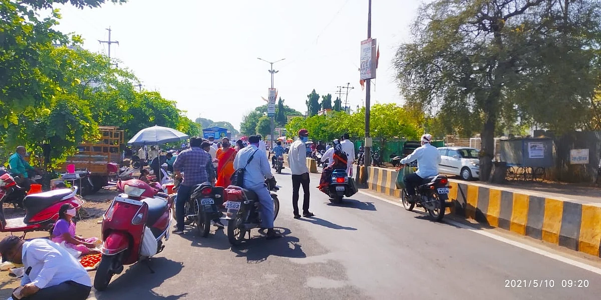 राहाता : करोना सेंटर समोरच पुन्हा भाजी विक्री सुरू