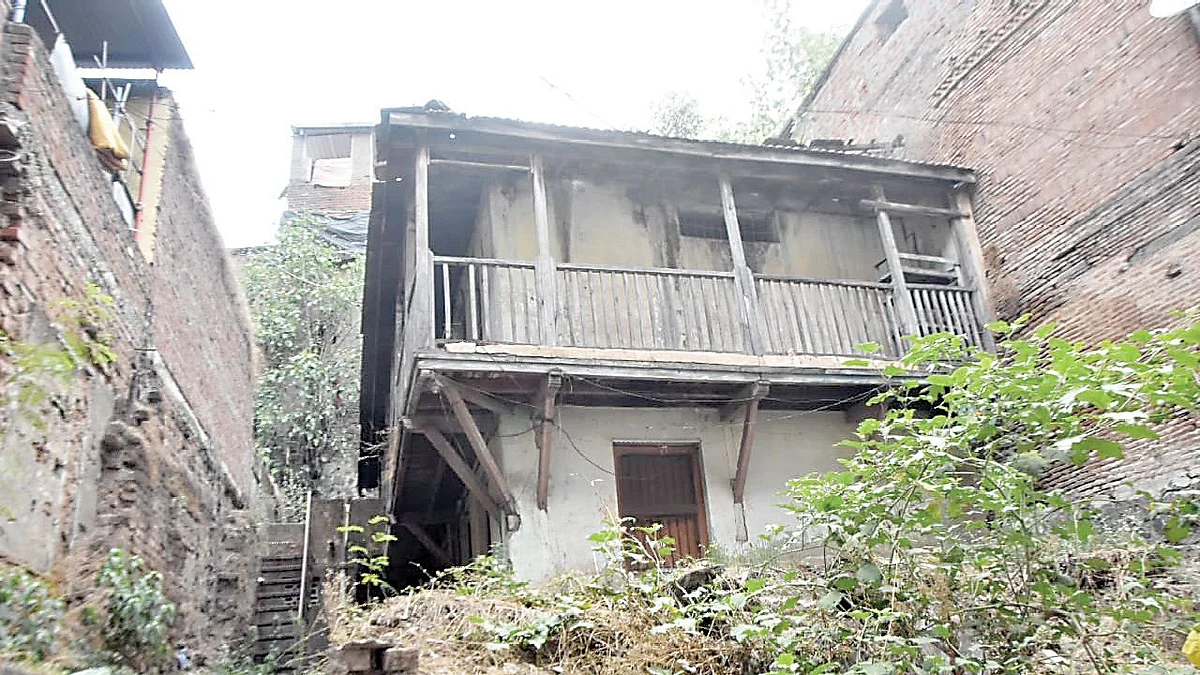 धोकादायक इमारतींच्या मालकांना मनपाच्या नोटीसा