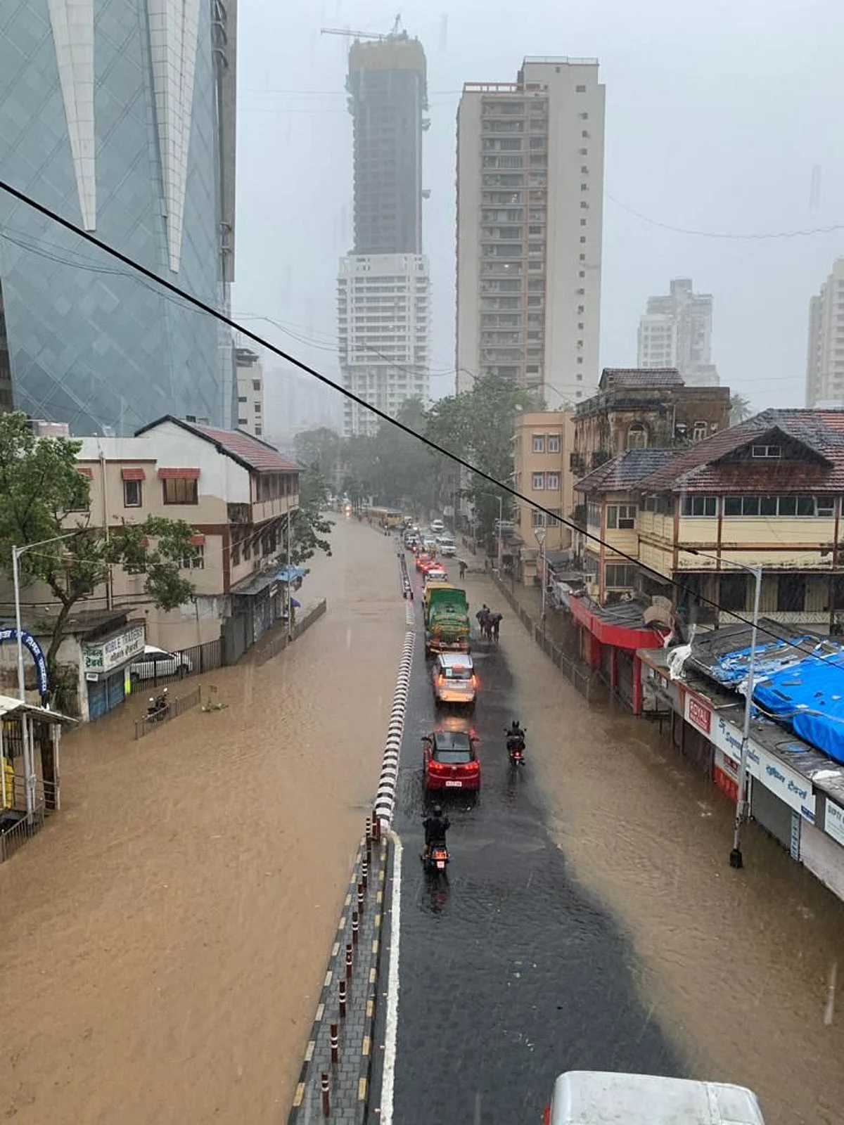 Photo: मुंबईत संततधार, IMD चा मुसळधारचा इशारा