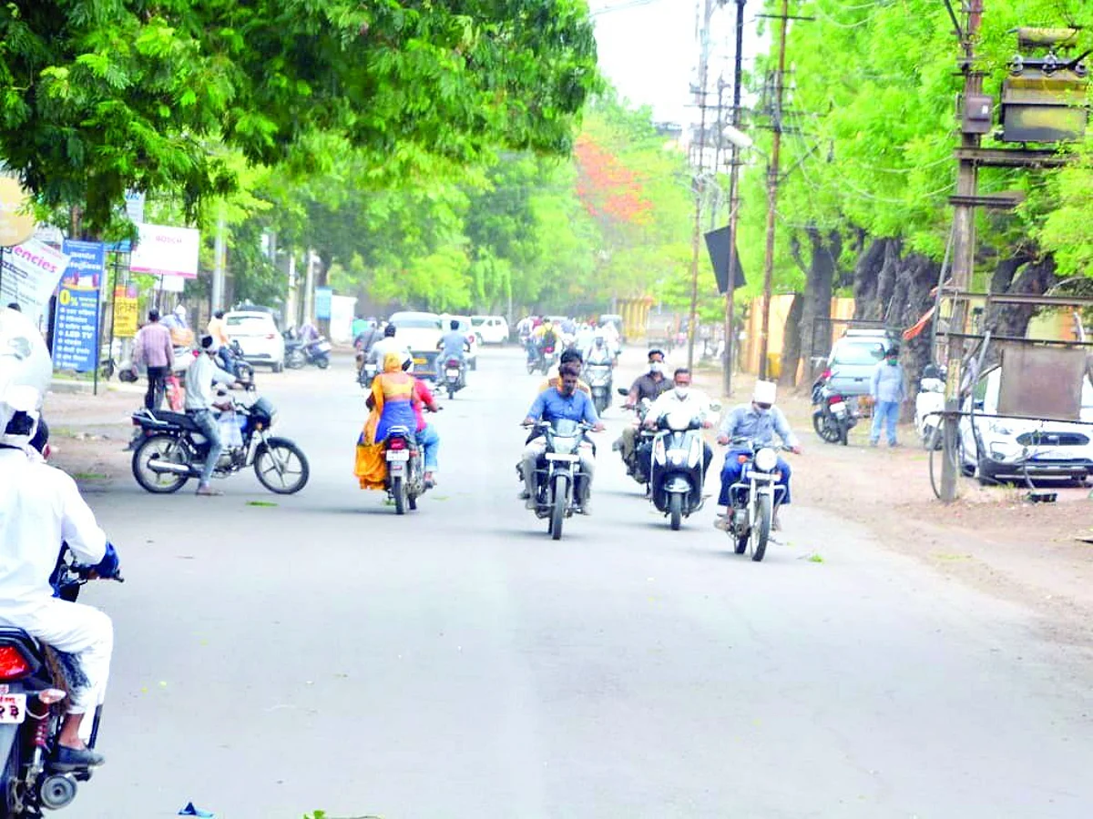 कडक निर्बंधाला जळगावकरांचा खो