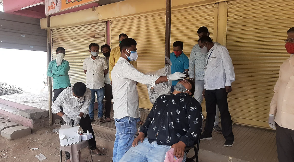 राहाता : अत्यावश्यक सेवा व लॉकडाऊनमध्ये काम करणार्या नागरिकांंची करोना टेस्ट