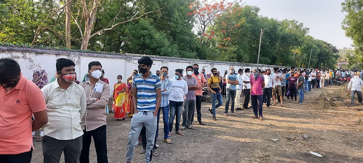 Video : लसीकरण केंद्रातूनच संसर्गाची भिती!