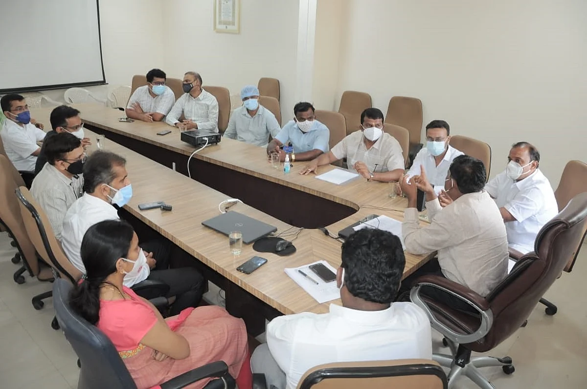 करोनाच्या तिसर्या लाटेच्या पार्श्वभूमीवर आयुक्तांनी घेतली बालरोग तज्ज्ञांची बैठक