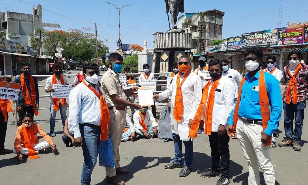 श्रीरामपुरात मनसेच्यावतीने मुंडन आंदोलन