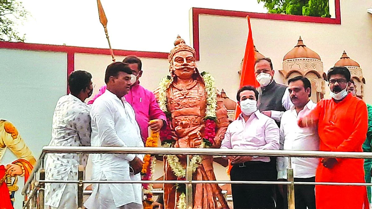 धुळ्यात महाराणा प्रतापसिंह यांच्या पुतळ्याच्या सुशोभीकरणाचे उद्घाटन