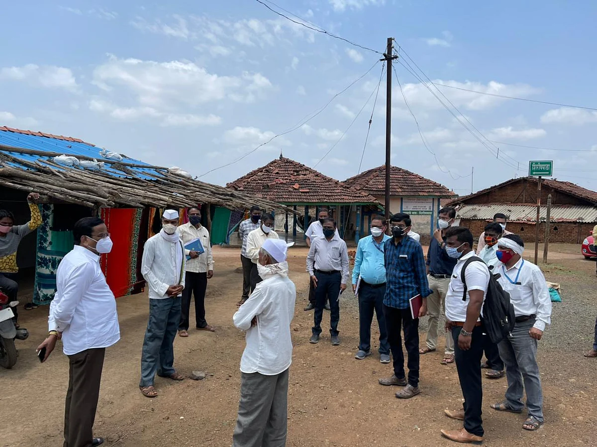 १०० टक्के लसीकरण करा ! १५ लाख मिळवा !