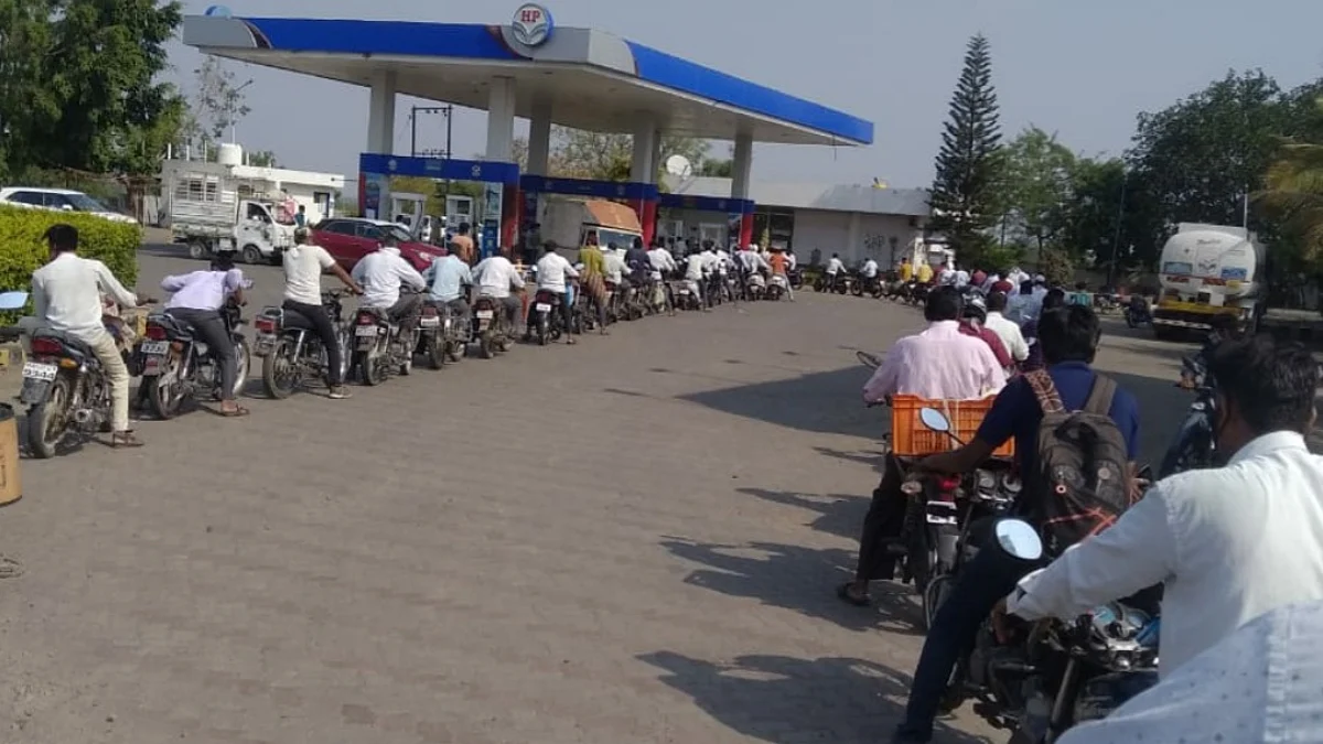 पेट्रोलचे भाव वाढण्याची अफवा पसरली अन....