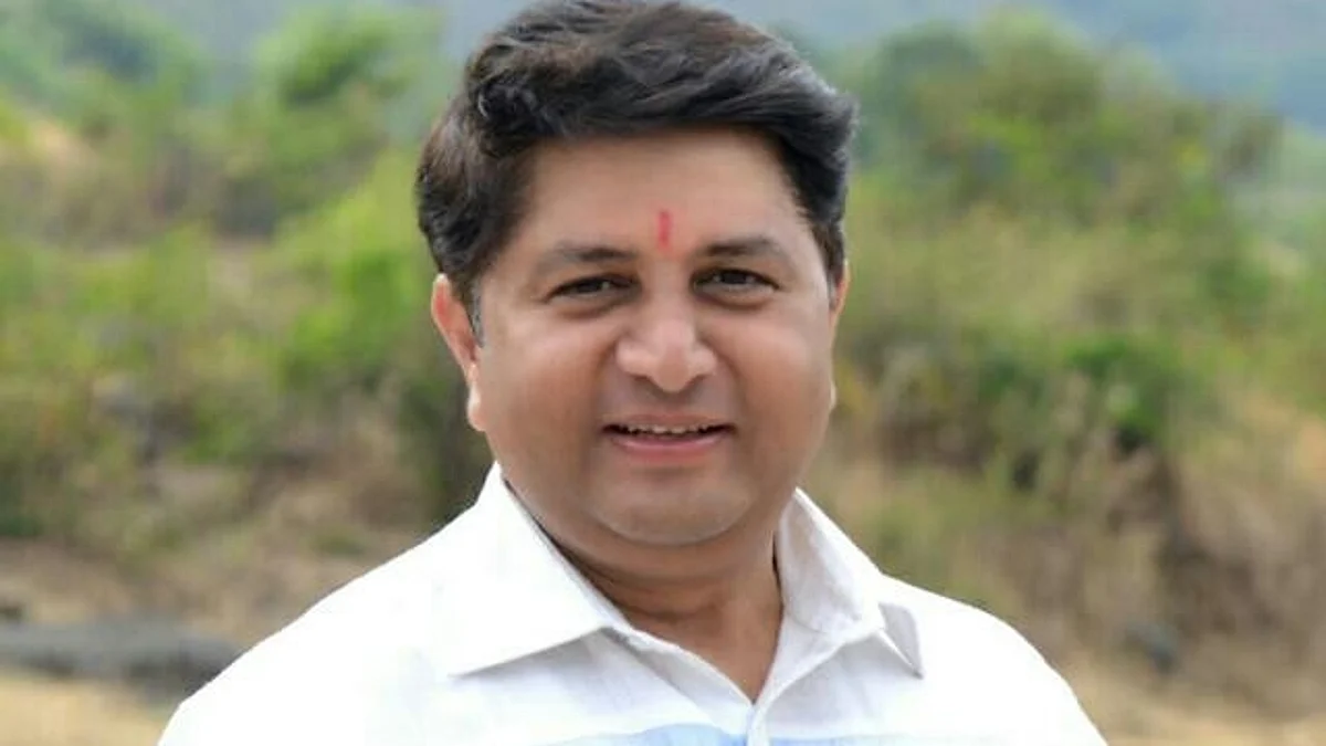 तुम्ही लोकप्रतिनिधी आहात तालुक्याचे बाप नाहीत