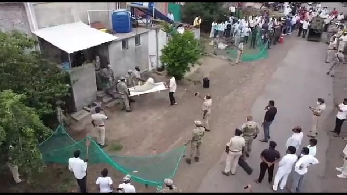 जेव्हा गोदाकाठच्या करंजगावातील घरात बिबट्या शिरतो...