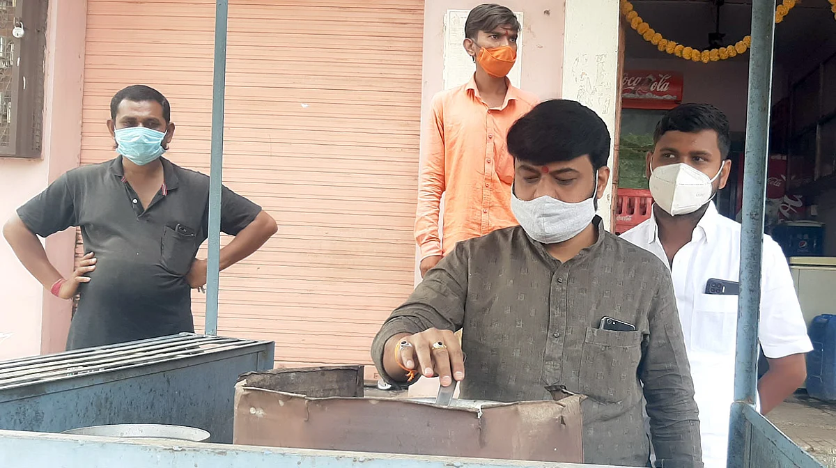 राहाता : जनता कर्फ्यू विरोधात चहावाटप करत उपनगराध्यक्षांची ‘गांधीगिरी’