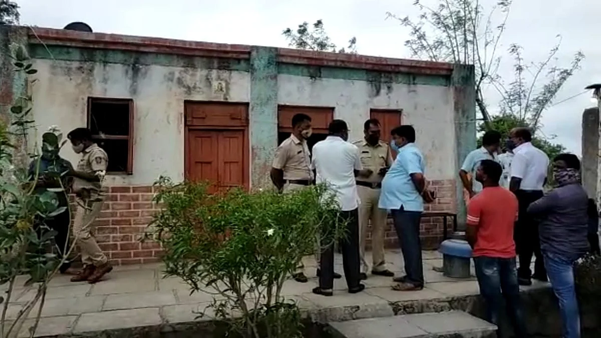 खळळजनक! डोक्यात फावडे घालून पती-पत्नीचा खून