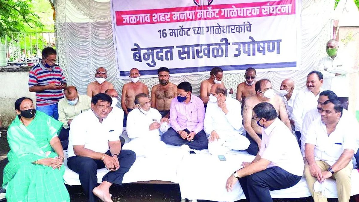 गाळेधारकांच्या अर्धनग्न आंदोलनाने वेधले लक्ष