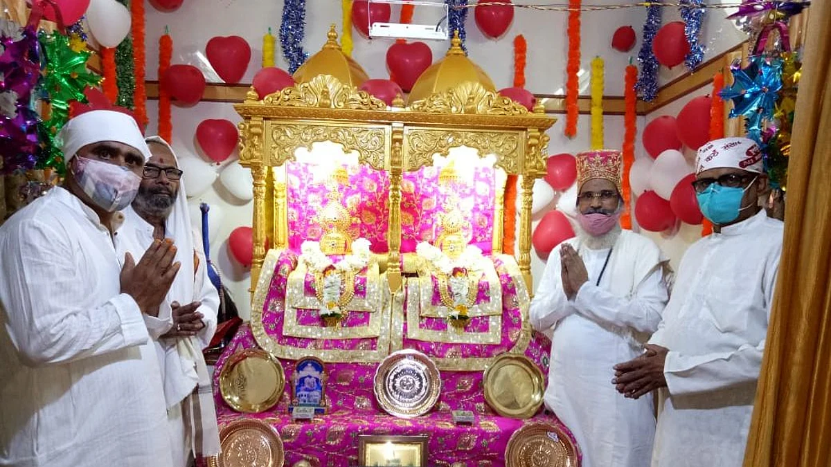 श्रीकृष्ण प्रणामी मंदिरात नवीन सिहासन अनावरण