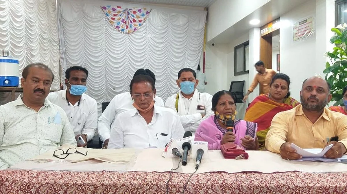 चाळीसगाव : आमदारांच्या कार्यालयातून खासदारांच्या कामांची उजळणी