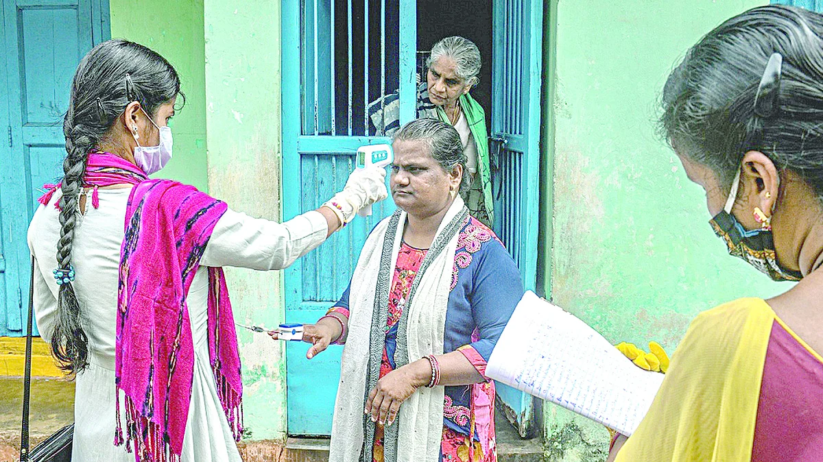 ग्रामीण भागात कोरोनाशी लढताना...