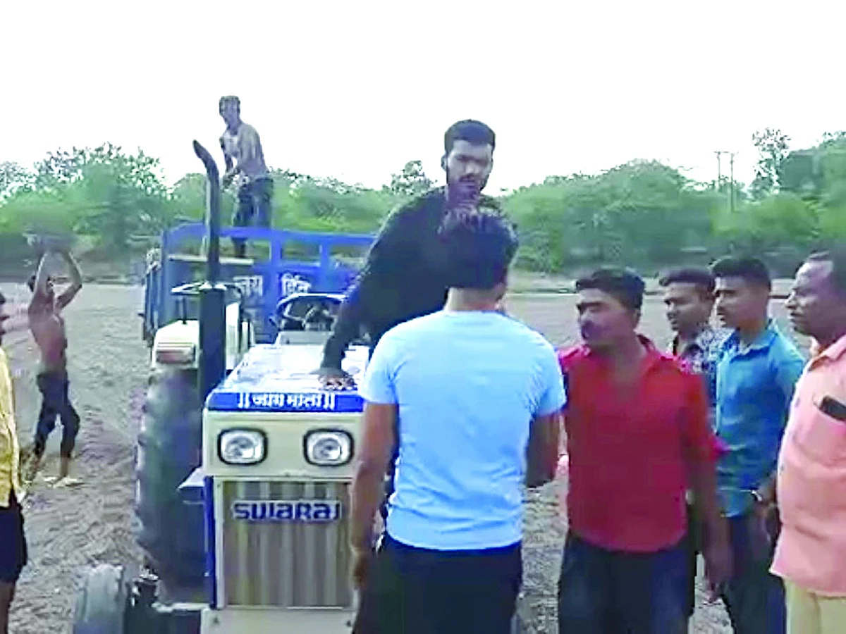 मांडळ येथे वाळू माफियांमध्ये 'फ्री स्टाईल '