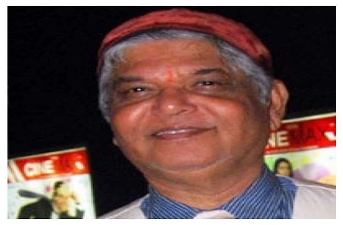 स्पंदन : गुंचे लगे है कहने...