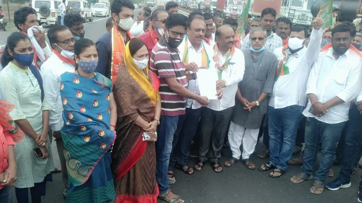 Photo जिल्ह्यात ओबीसी आरक्षणासाठी चक्काजाम