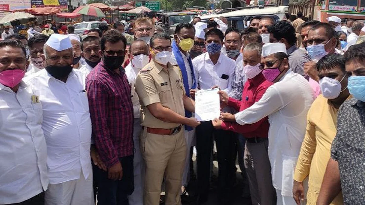 इतर मागासवर्गीयांच्या आरक्षणावर गदा; समता परिषदेतर्फे येवल्यात रास्ता रोको