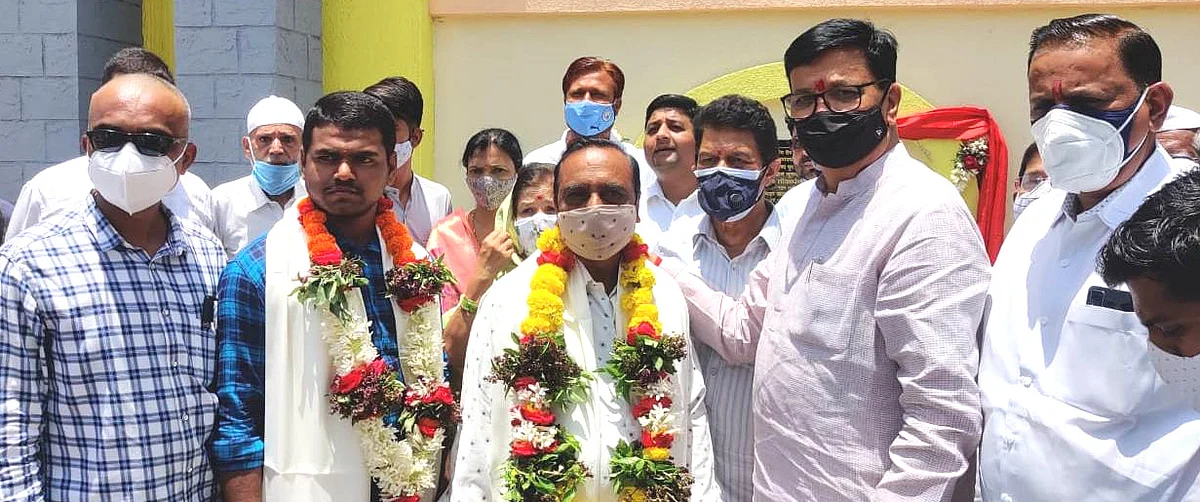 करोना संकटात अंत्यविधी करणार्या योद्ध्यांचा नगरपरिषदेकडून विशेष सन्मान