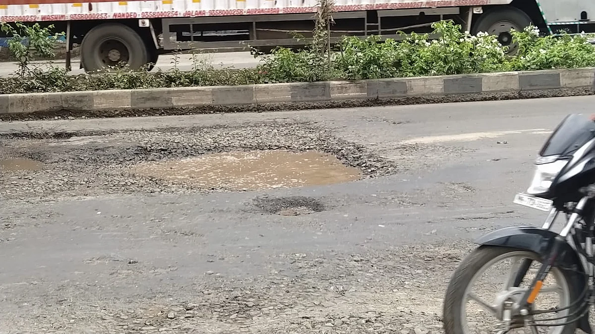 नगर मनमाड महामार्गावर थातुरमातुर मलमपट्टी- बाणाईत